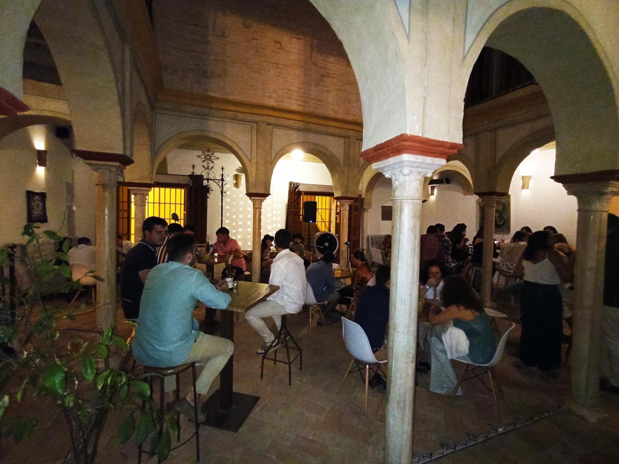 Hostal Cafe Frenteabastos Carmona  Extérieur photo