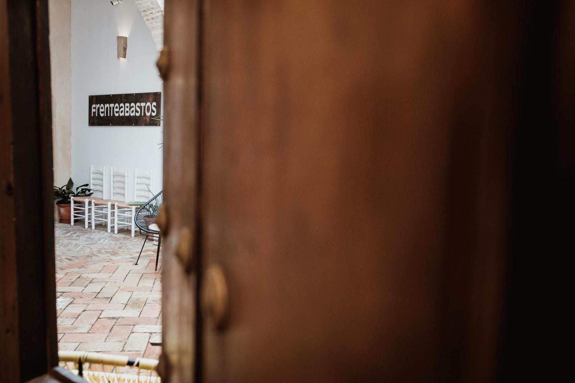Hostal Cafe Frenteabastos Carmona  Extérieur photo
