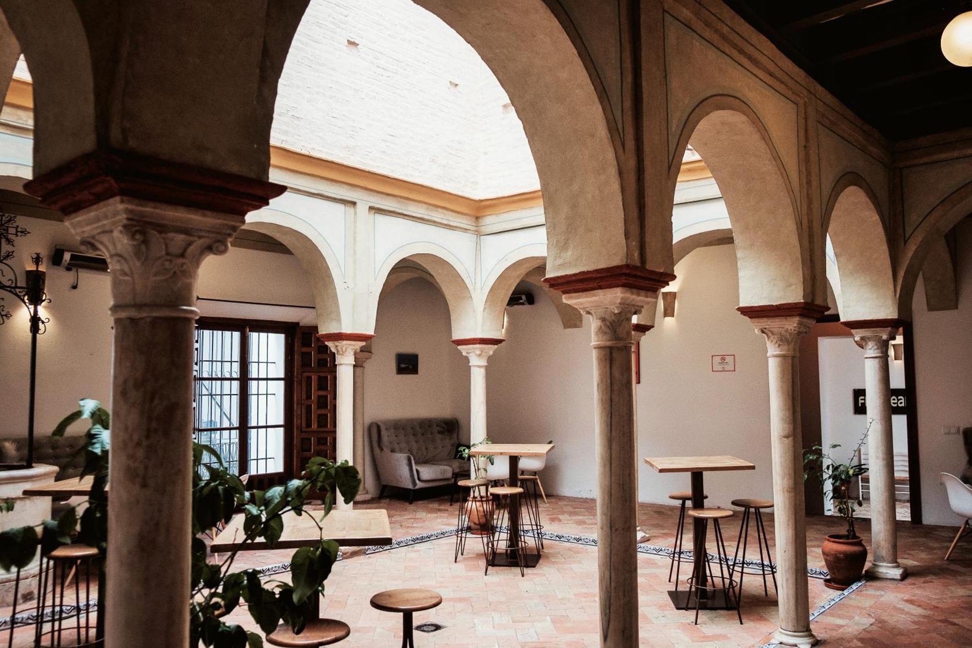 Hostal Cafe Frenteabastos Carmona  Extérieur photo