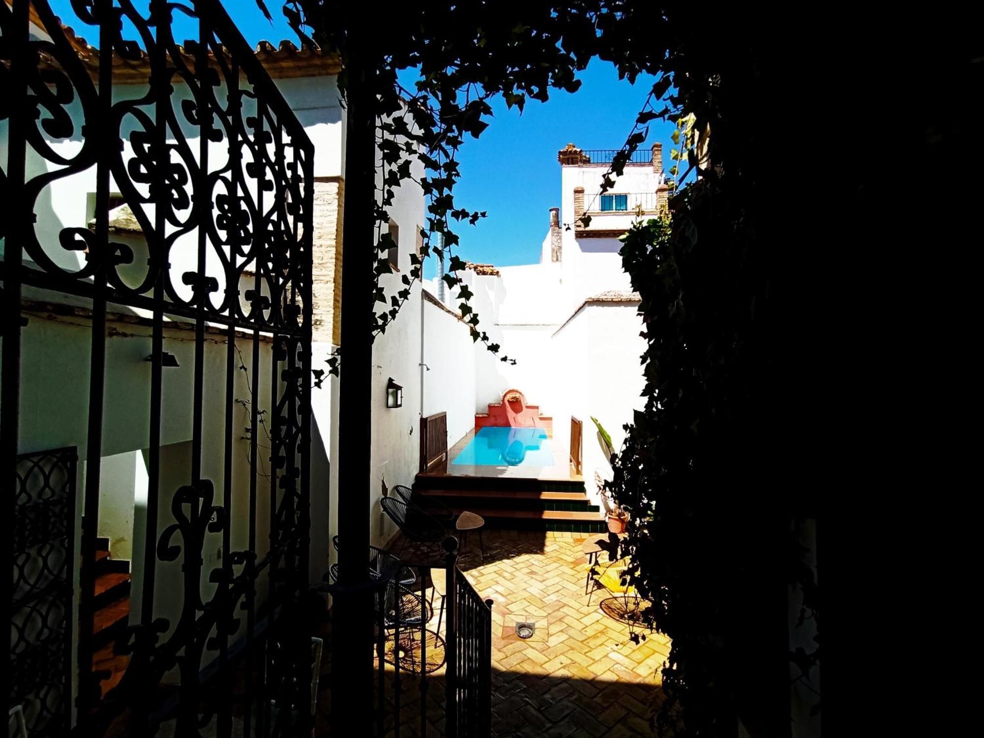 Hostal Cafe Frenteabastos Carmona  Extérieur photo