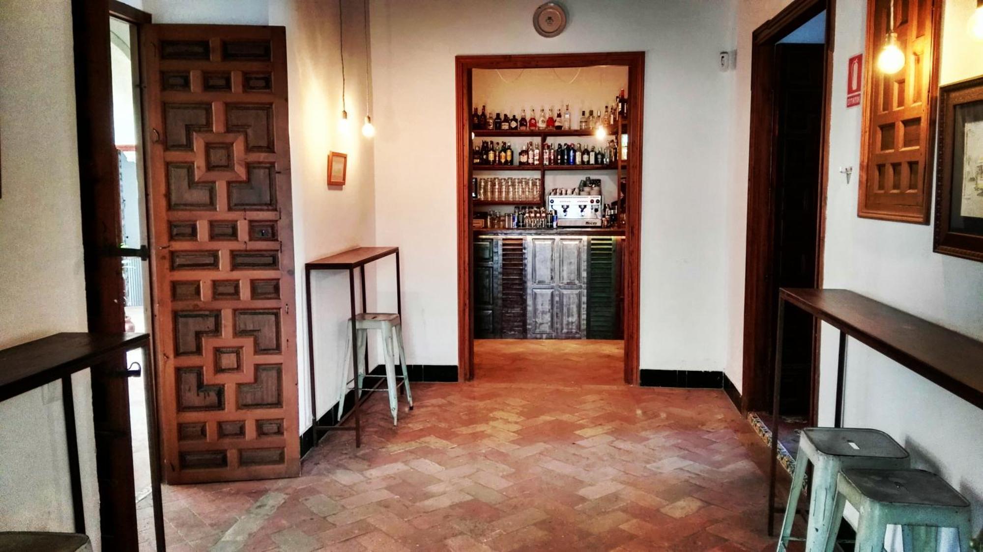 Hostal Cafe Frenteabastos Carmona  Extérieur photo