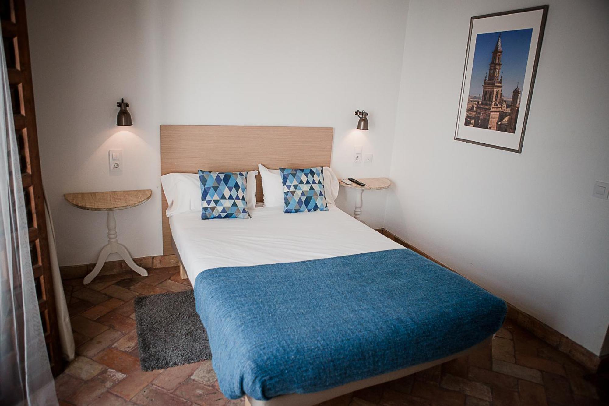 Hostal Cafe Frenteabastos Carmona  Extérieur photo
